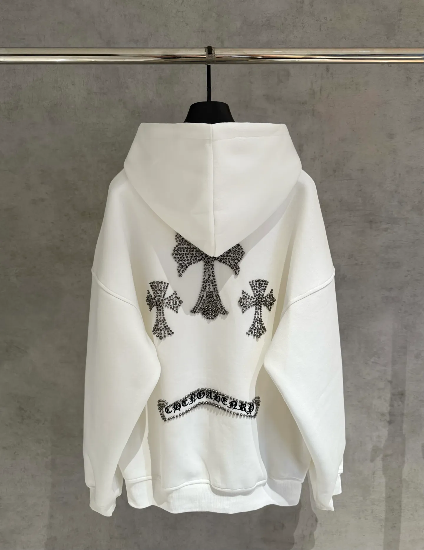 🅿️410 [Strict quality control] CH Croixin's new long-sleeved hooded sweatshirt. The fabric is made of heavy 480g double yarn fabric. Front and back embroidery➕beads. Ready-to-wear loose fit. The fabric is stiff and stylish. It does not deform or shrink. Color: black, white, floral gray. Size: M-2xl